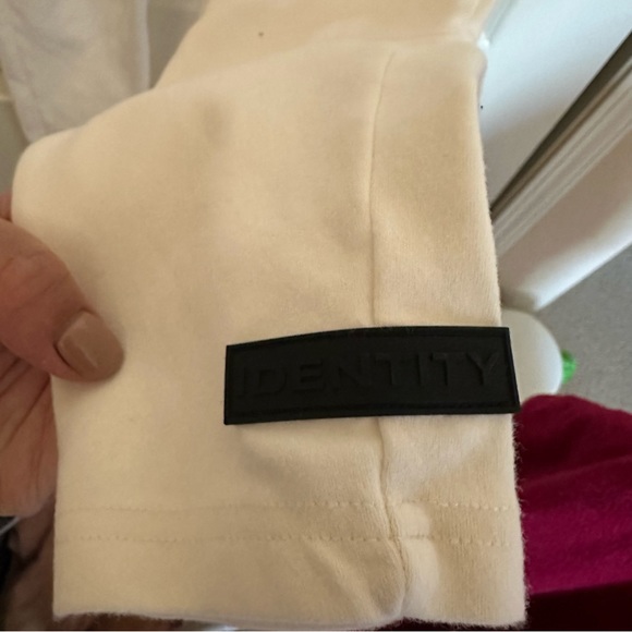 Alphalete Identity Cargo Joggers and Hoodie Color Sea shell - Picture 8 of 12